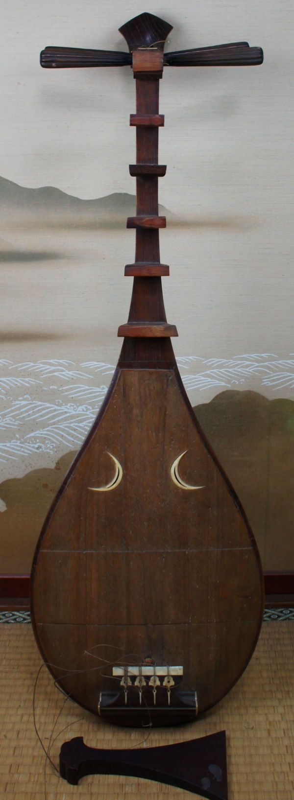 Biwa Chinese harp 1800 original conditions hand made in wood and horn