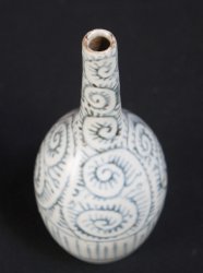 Seto Karakusa Tokkuri 1800
