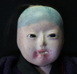Akambo doll 1880