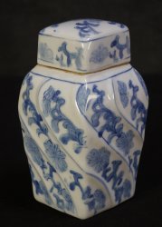 Ko-Sometsuke tea holder 1800