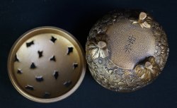 kikumon Koro censer 1980