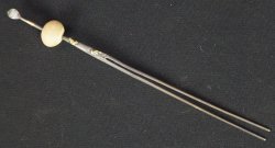 Bronze pin Hair 1900