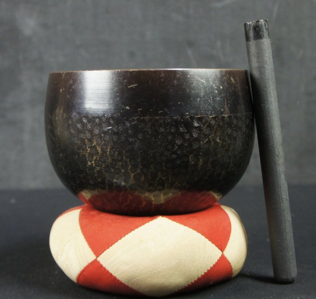 Bronze chanting bell 1980