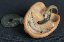 Netsuke demon Koban 1880