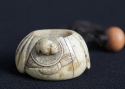 Ox bone Netsuke 1700