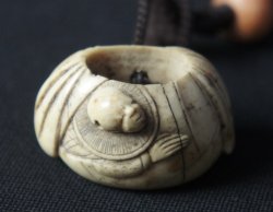 Ox bone Netsuke 1700