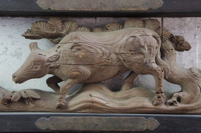 Antique temple Ushi 1800