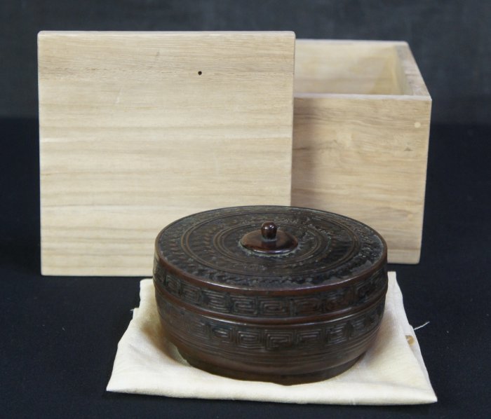 Bronze Cosmetic Box 1800