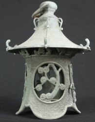 Tsuridoro lantern 1900 garden