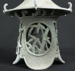 Tsuridoro lantern 1900 garden