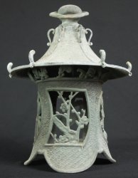 Tsuridoro lantern 1900 garden