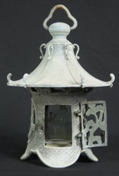 Tsuridoro lantern 1900 garden