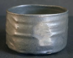 Kuro-Oribe Fuyu-Chawan 1950s
