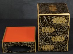 Karakusa Jyubako lacquer 1800s