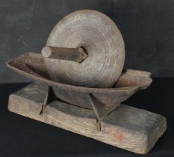 Antique Kampoyaku grinder 1800s