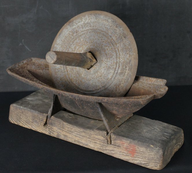 Antique Kampoyaku grinder 1800s