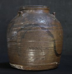 Antique Bizen Tsubo 1700