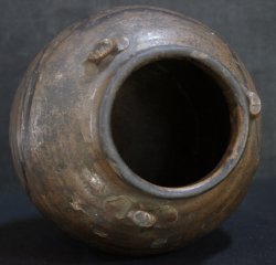 Antique Bizen Tsubo 1700