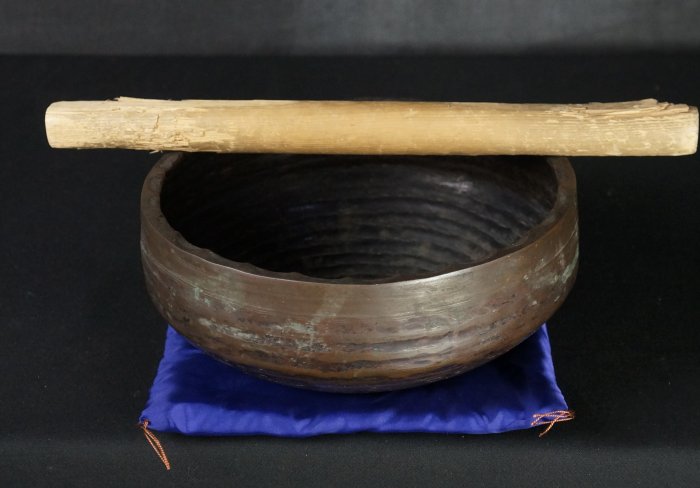 Antique Chanting 1800 bell