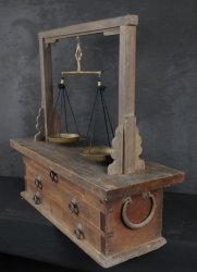 Antique doctor scale Hakari 1800