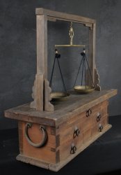 Antique doctor scale Hakari 1800