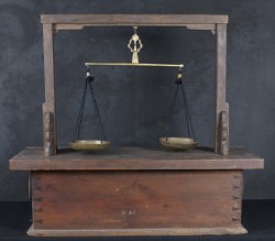 Antique doctor scale Hakari 1800