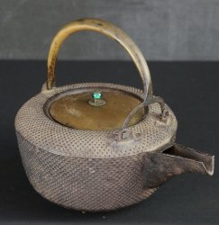 Antique kettle sand cast art 1880