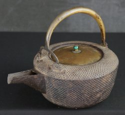Antique kettle sand cast art 1880