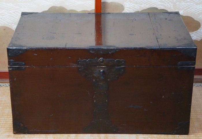 Tansu chest 1800s