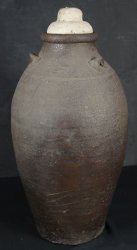 Bizen Chatsubo vase 1700