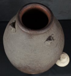 Bizen Chatsubo vase 1700