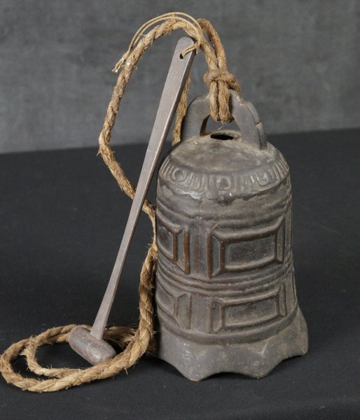 Buddhist temple 1800 bell