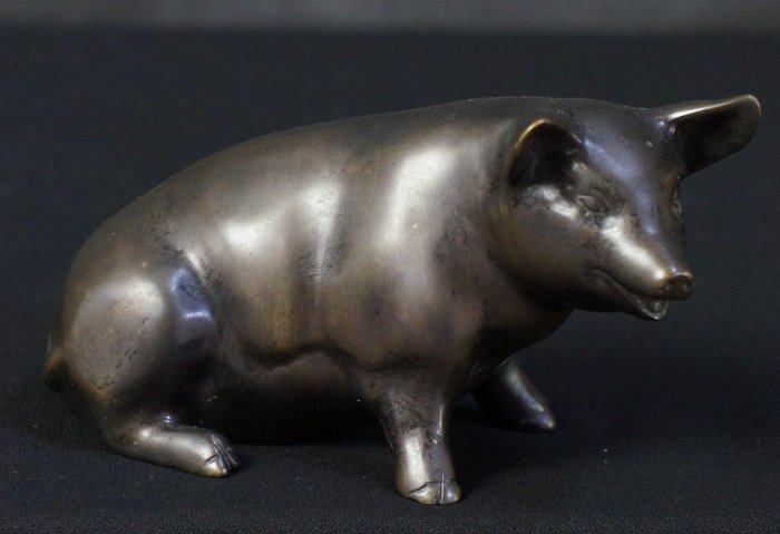 Buta pig bronze 1900