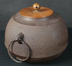 Chagama sand cast kettle 1970