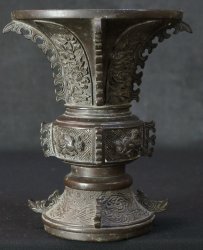 Edo bronze vase Butsu 1700