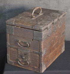 Edo Suzuribako writing 1700