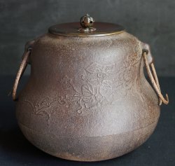 Floral Chagama kettle 1900