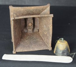 Garden bell 1900