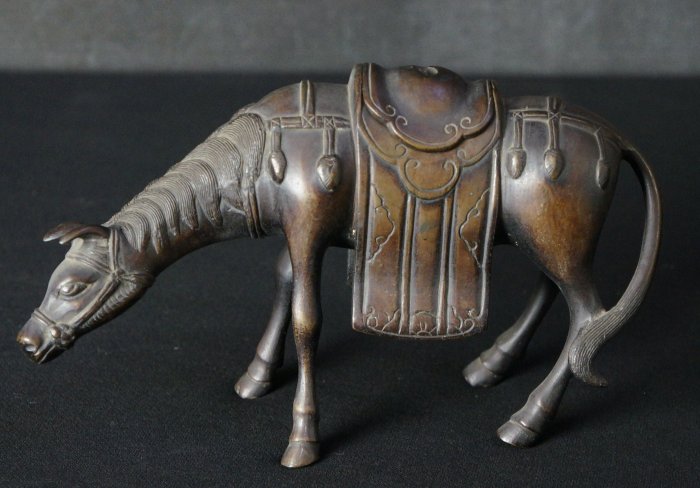 Horse bronze Koro 1800