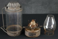 Japan lantern oil lamp 1982