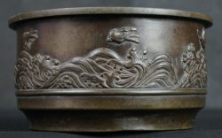 Japan vase bird on waves 1900