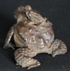 Kaeru frog sculpture 1900