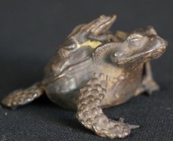 Kaeru frog sculpture 1900