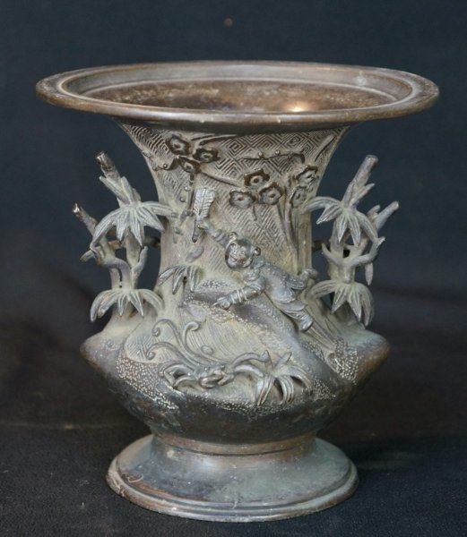 Karako bronze vase 1700s