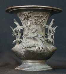 Karako bronze vase 1700s