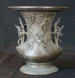 Karako bronze vase 1700s