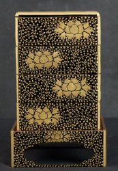 Karakusa Jyubako lacquer 1800s