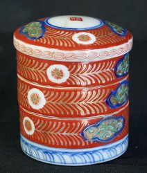 Keshyo Imari box 1800s