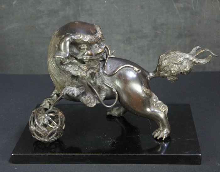 Koro Shishi 1900 bronze