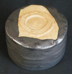 Kuro-Oribe Fuyu-Chawan 1950s